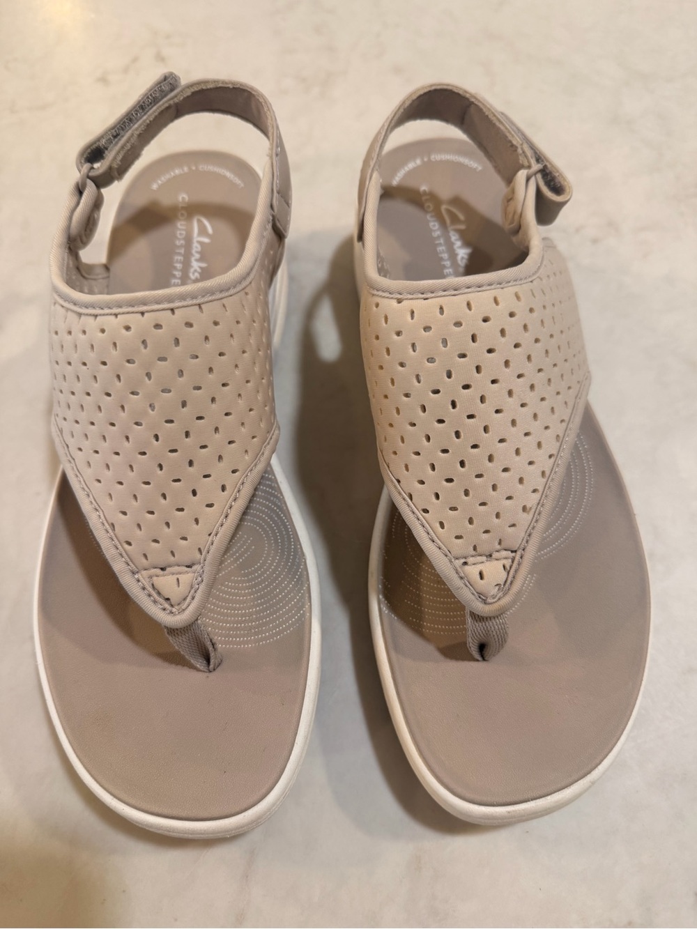 Clarks Cloudsteppers Women’s Beige Thong Slingback Comfort Sandals - Picture 3 of 9